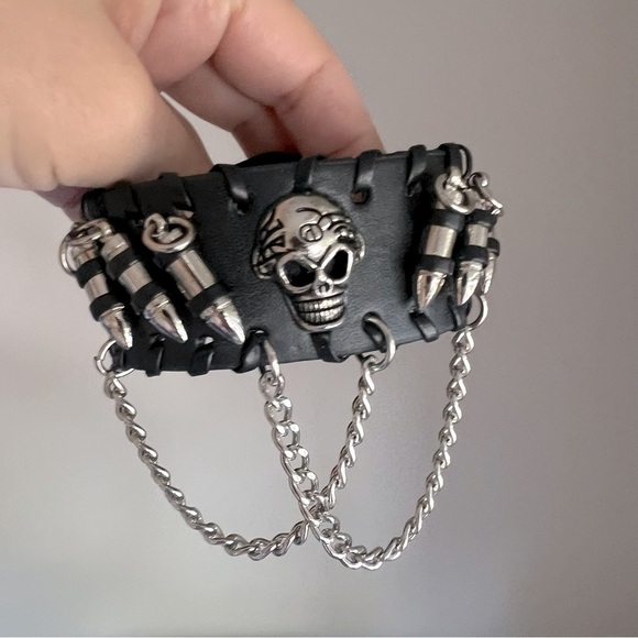 Skull and chain faux leather bracelet, adjustable - Picture 4 of 11